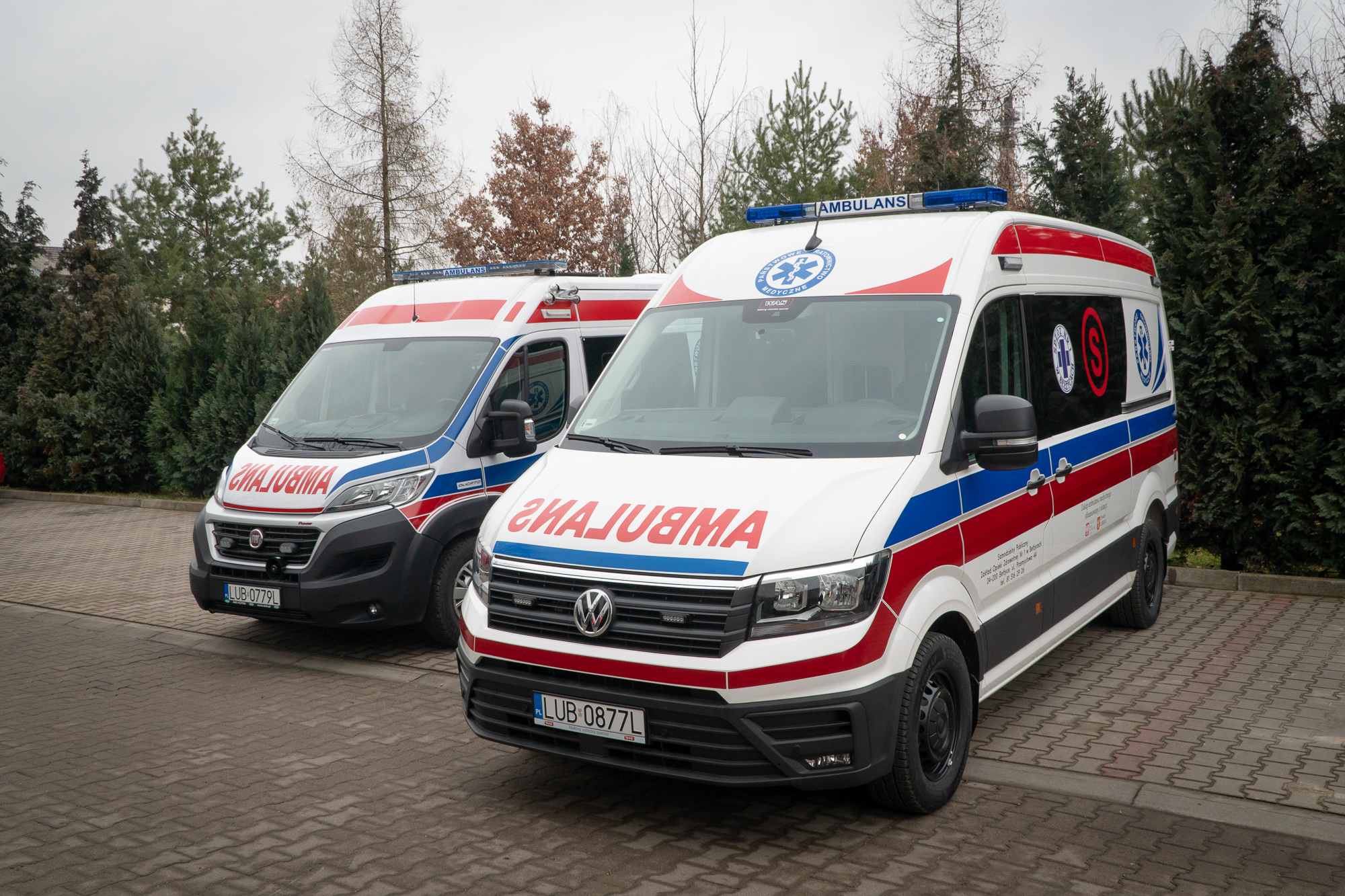 Uroczyste przekazanie do użytkowania nowo zakupionych dwóch ambulansów